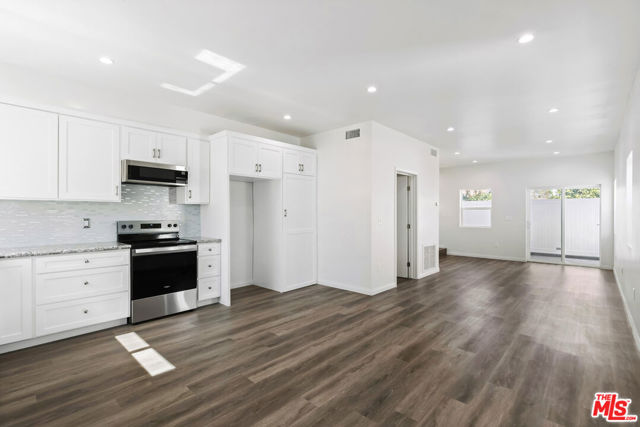 7313 Kentland Avenue, West Hills CA: https://media.crmls.org/mediaz/317ae1ec-95bb-403e-82fa-95048d2ad829.jpg