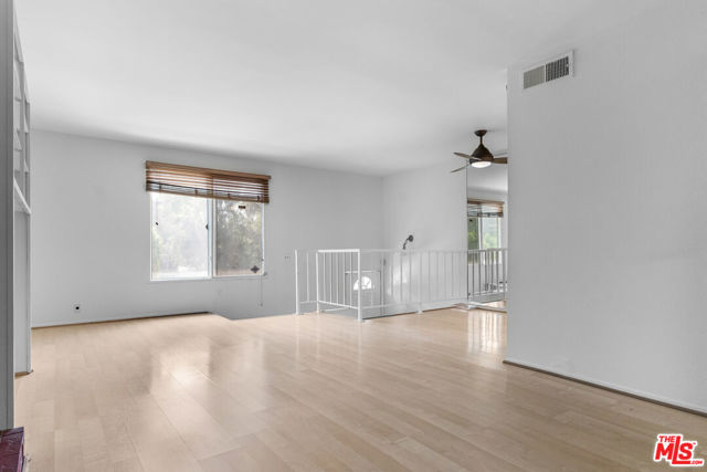 4660 Coldwater Canyon Avenue, Studio City CA: https://media.crmls.org/mediaz/317b2162-0094-4d03-9b51-f6121c28e7b7.jpg