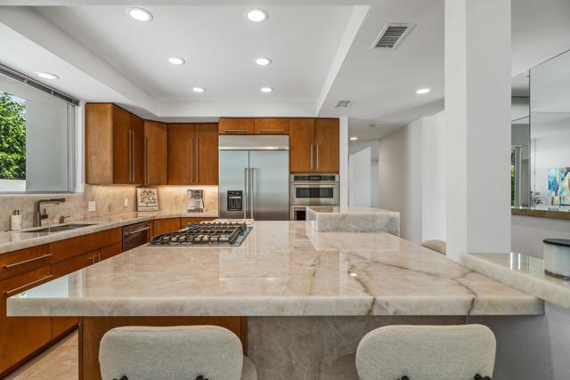 75301 Montecito Drive, Indian Wells CA: https://media.crmls.org/mediaz/317bc334-493e-4a2e-a28b-ca0ef74c6e62.jpg