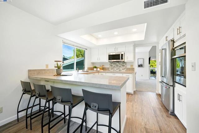 880 Terra California Dr, Walnut Creek CA: https://media.crmls.org/mediaz/317bd0eb-f432-41b8-9e66-fc5dea184f64.jpg