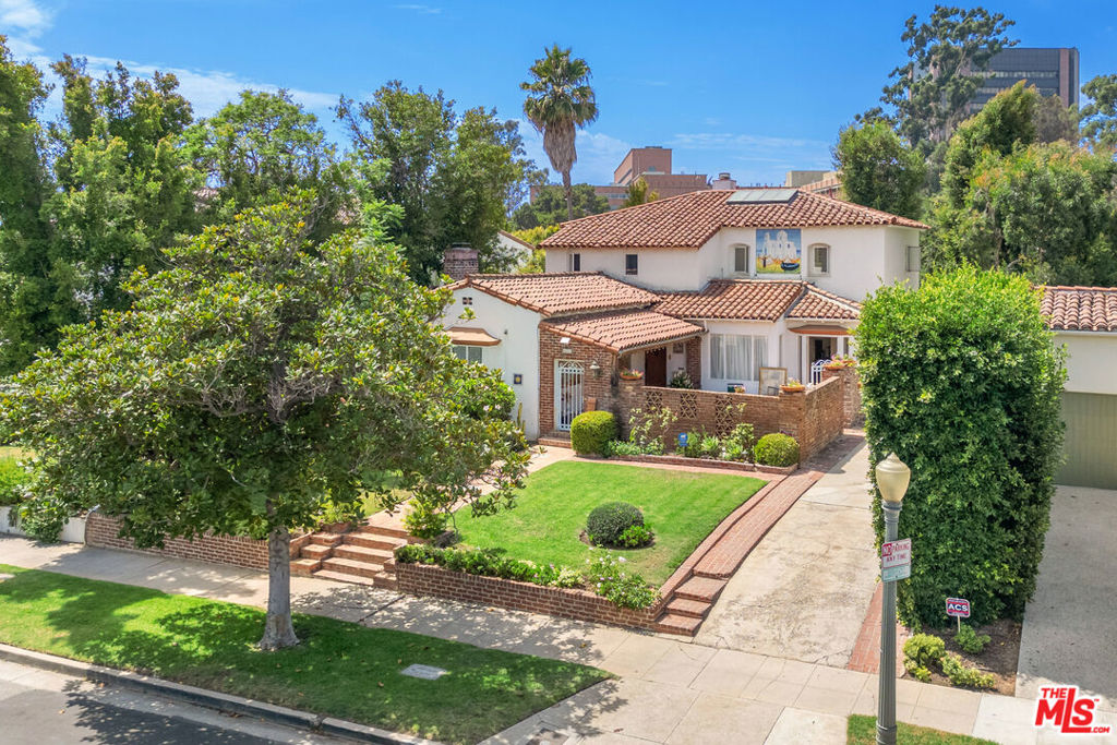821 Malcolm Avenue