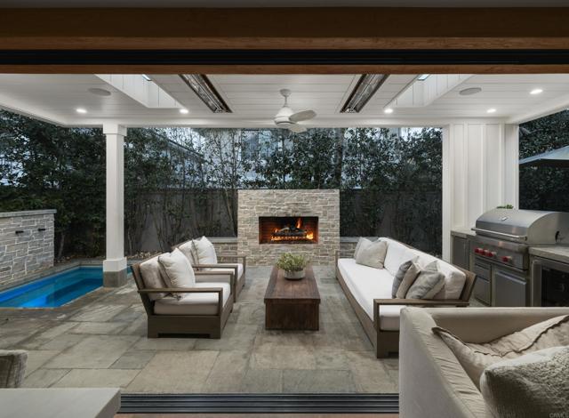 Detail Gallery Image 5 of 14 For 7020 Whitewater St, Carlsbad,  CA 92011 - 4 Beds | 2/1 Baths