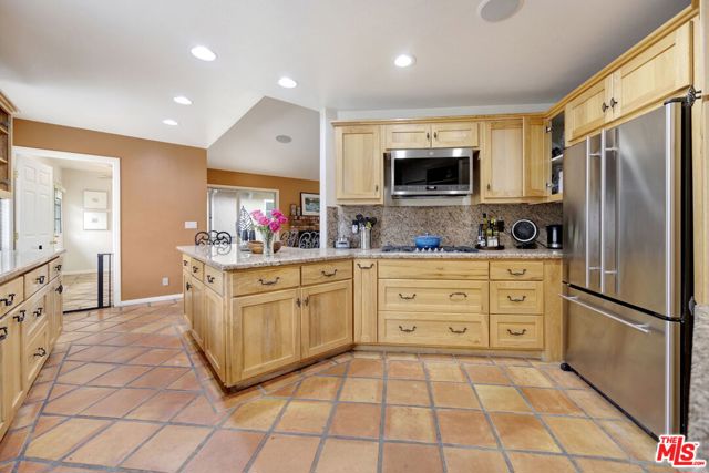 28461 Driver Avenue, Agoura Hills CA: https://media.crmls.org/mediaz/317c956a-75fc-4778-b610-3b777a50f35c.jpg