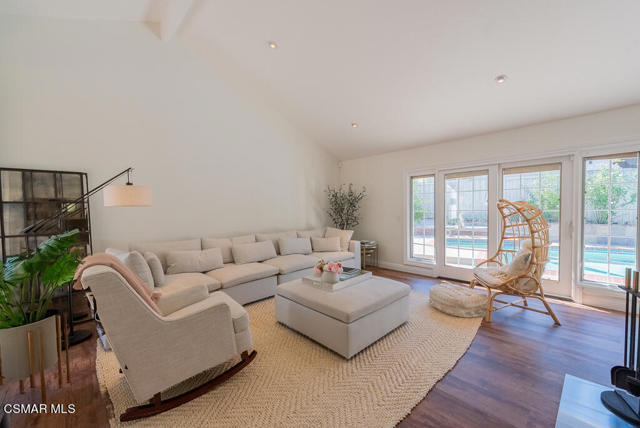 1453 Cheswick Place, Westlake Village CA: https://media.crmls.org/mediaz/317d1414-4278-427a-a390-9a0726d49169.jpg