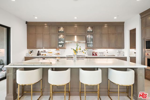 20244 W Albion Way, Porter Ranch CA: https://media.crmls.org/mediaz/317d3366-04c4-4229-bda8-0fd94c2c3176.jpg