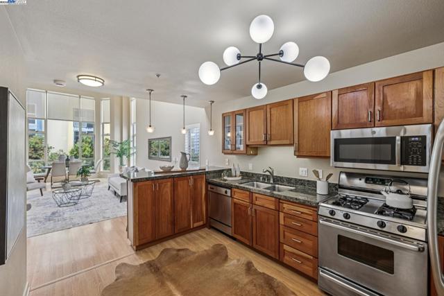 950 Harrison, San Francisco CA: https://media.crmls.org/mediaz/317d59b4-d9ec-4c17-9d04-60e69e75c58f.jpg