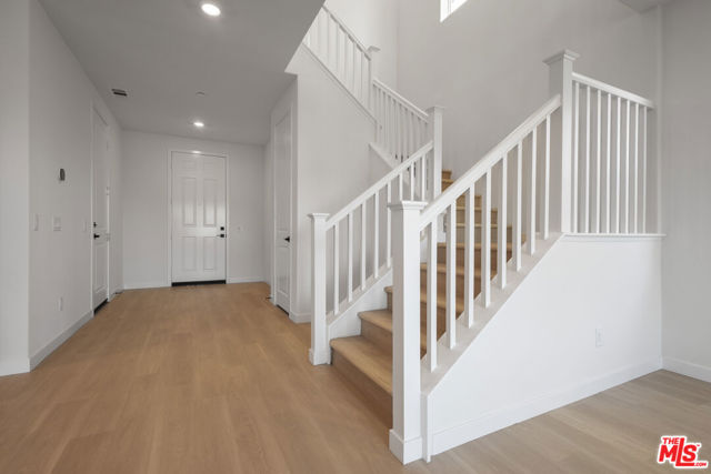 23725 Orange Blossom Dr, Newhall CA: https://media.crmls.org/mediaz/317d6850-64fb-474d-a507-5ca74bfd2380.jpg