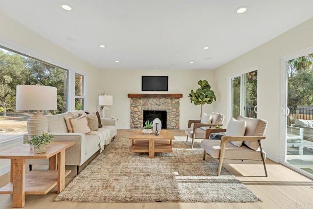 1165 Oak Drive, Vista CA: https://media.crmls.org/mediaz/317d8be7-960e-452e-a529-ce254b74e148.jpg