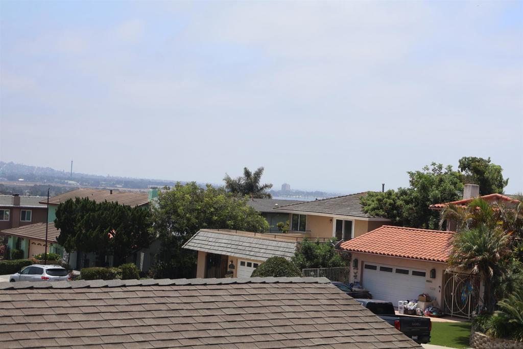 https://media.crmls.org/mediaz/317eb4b4-4111-45b5-a056-b19b810708d9.jpg?preset=X-Large