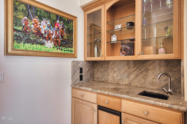 1690 Calle Tierra Vista, Camarillo CA: https://media.crmls.org/mediaz/317f569e-3d0d-4509-a2a7-0ff835350b7d.jpg