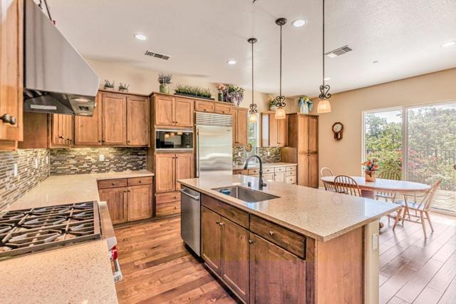 1930 Saffron Court, Gilroy CA: https://media.crmls.org/mediaz/317f5afa-fcff-43f3-b3d1-17affc31cc70.jpg