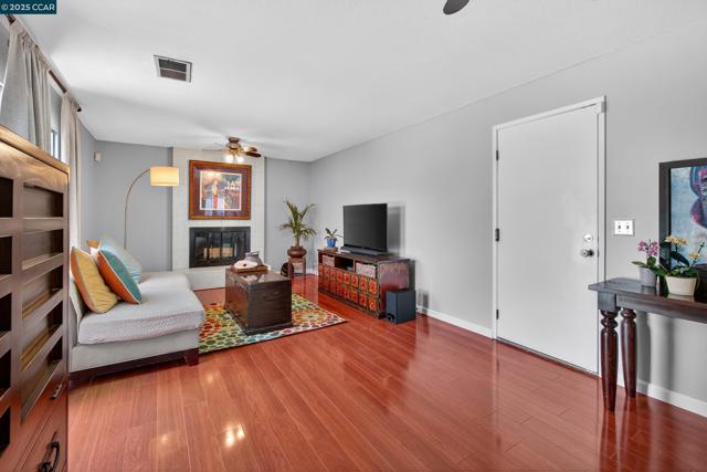 2173 Madrone Dr, Fairfield CA: https://media.crmls.org/mediaz/3180506e-4878-45d5-81e8-d7a061faca99.jpg