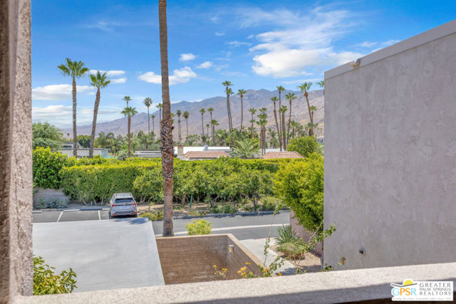 2696 S Sierra Madre, Palm Springs CA: https://media.crmls.org/mediaz/318052bb-20d0-4298-862b-b97c6d38d102.jpg