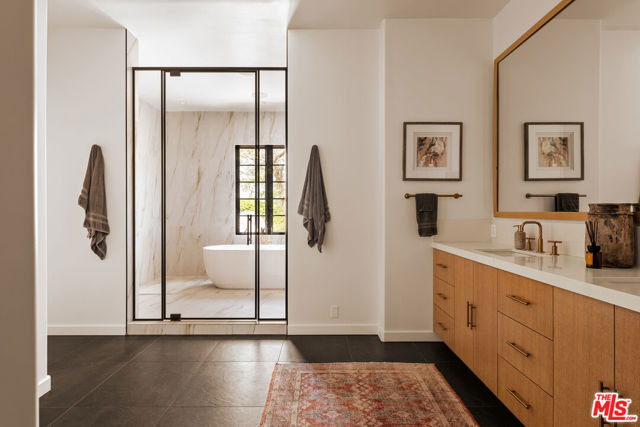 3901 Longridge Avenue, Sherman Oaks CA: https://media.crmls.org/mediaz/31806a62-f85b-4b93-86e4-d9177f06f281.jpg