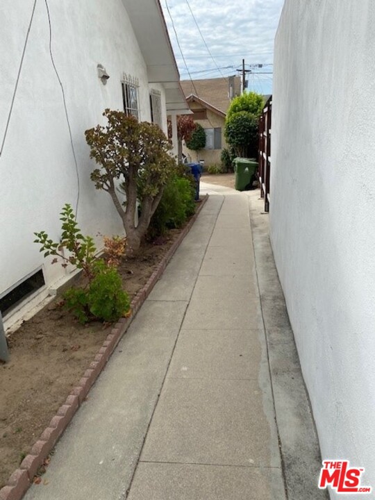 Image 3 for 4530 Kingswell Ave, Los Angeles, CA 90027