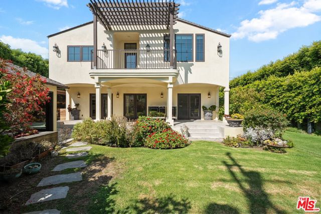 516 Lincoln Boulevard, Santa Monica CA: https://media.crmls.org/mediaz/3180c70b-3f33-4576-b428-d5578d00ee66.jpg