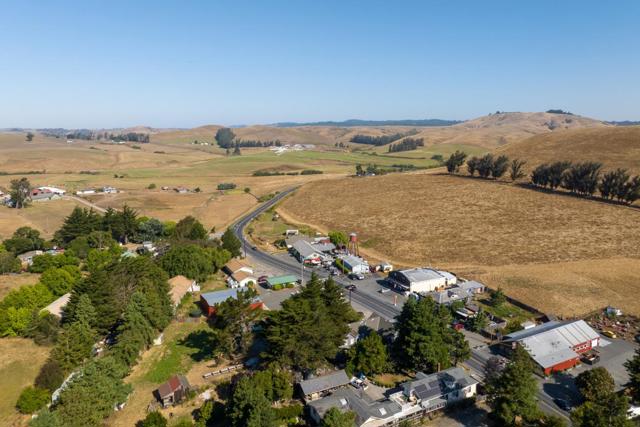 14550 Valley Ford Estero, Valley Ford CA: https://media.crmls.org/mediaz/31810799-83f5-4594-85da-7c49cfb95f17.jpg