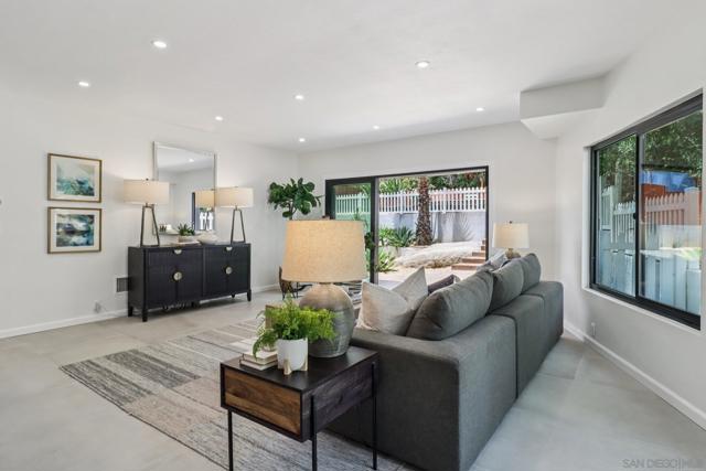8560 Sunrise Ave, La Mesa CA: https://media.crmls.org/mediaz/31811d0c-bbaf-47a2-b865-7e1edb260d93.jpg