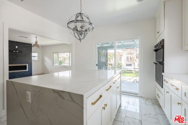 1040 N Crescent Heights Boulevard, Los Angeles CA: https://media.crmls.org/mediaz/3181210e-559d-4f43-8b5c-1cfc572aab8b.jpg