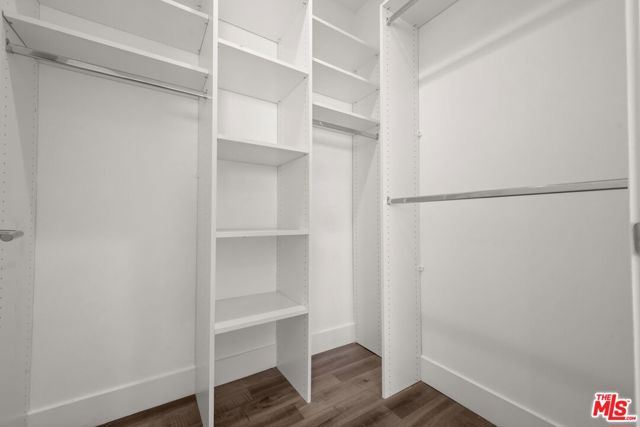 1215 S Bedford Avenue, Los Angeles CA: https://media.crmls.org/mediaz/31812926-23ff-4b3d-815b-1b488e01a472.jpg
