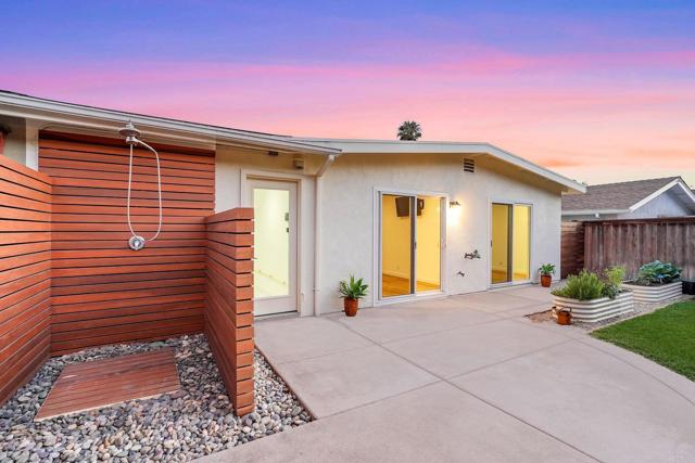 742 Snapdragon Street, Encinitas CA: https://media.crmls.org/mediaz/3181b998-97e4-4773-a07d-78bdb0867886.jpg