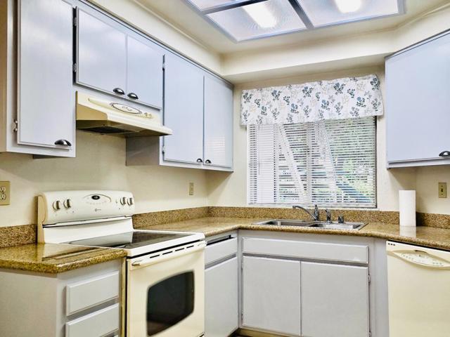 3064 FLINT Street, Union City CA: https://media.crmls.org/mediaz/3182d578-2d85-4353-84c4-0b9704e72c2c.jpg