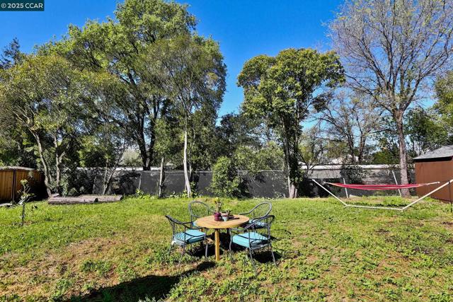 2745 Minert Rd, Concord CA: https://media.crmls.org/mediaz/318301e9-0bf9-4a9e-a96a-34aac05d751d.jpg