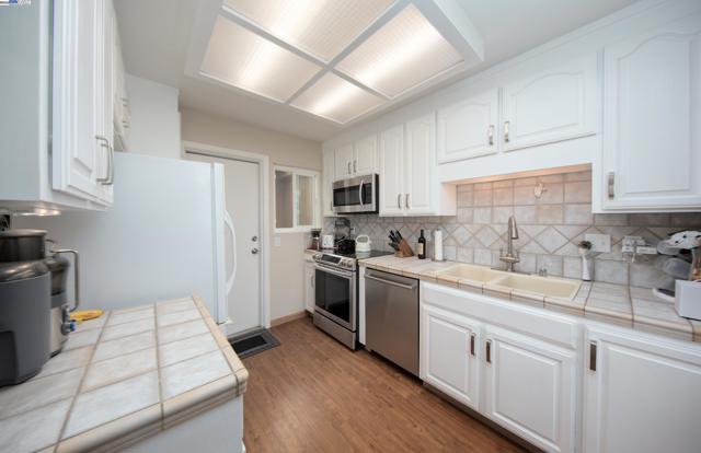 2617 Star Tree Ct., Martinez CA: https://media.crmls.org/mediaz/3183159d-59ed-4ee0-afe6-8a9451e408fa.jpg