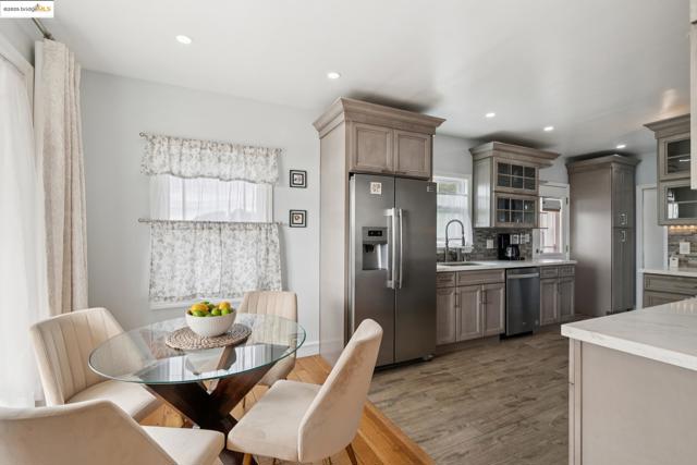 1034 Navellier St, El Cerrito CA: https://media.crmls.org/mediaz/31833163-fc3e-4a54-9913-1f2d0451f6ba.jpg