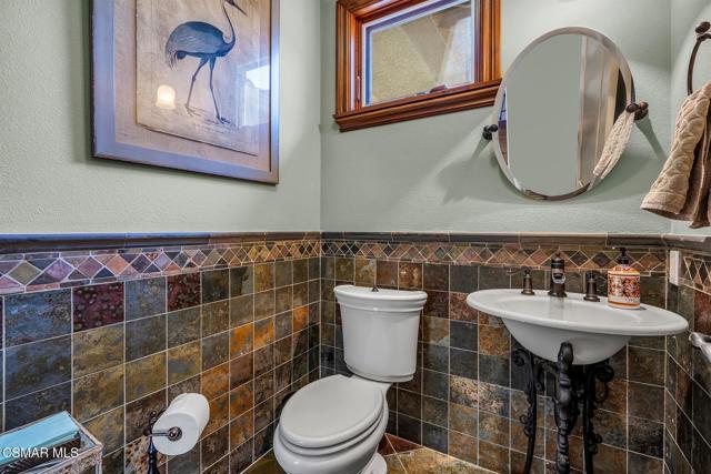 1826 Crystal View Circle, Newbury Park CA: https://media.crmls.org/mediaz/31837627-2b5d-4d09-b440-6debb515c13b.jpg