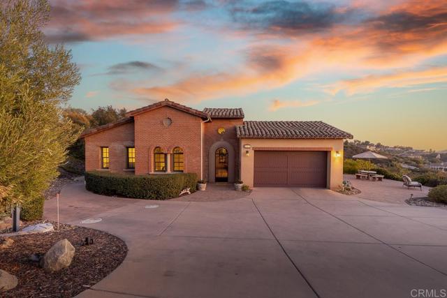 29472 Welk Highland Dr., Escondido CA: https://media.crmls.org/mediaz/31843377-7f85-4ea1-8fb3-50f423bb8934.jpg