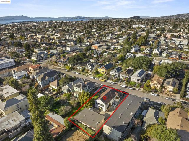 1628 Tyler St, Berkeley CA: https://media.crmls.org/mediaz/318447d7-45aa-4519-b77d-b86398fcf477.jpg