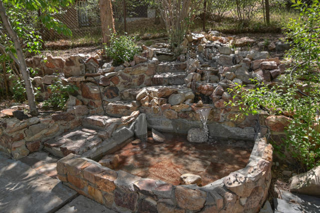 300 E Aeroplane Boulevard, Big Bear CA: https://media.crmls.org/mediaz/3184e6a9-cc44-42b9-9e29-07293c53910e.jpg