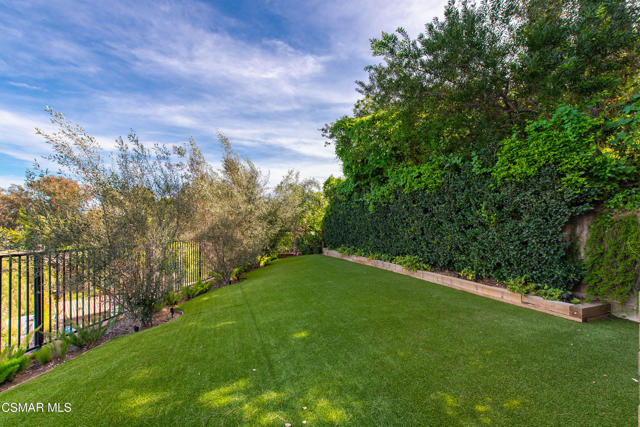 5076 Escobedo Drive, Woodland Hills CA: https://media.crmls.org/mediaz/31851e57-1c9d-4dc4-8040-1f32cfe9cddd.jpg