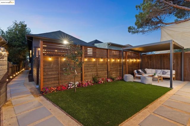 737 61st St, Oakland CA: https://media.crmls.org/mediaz/31855c86-7368-4fcc-b349-d1669c73ab30.jpg