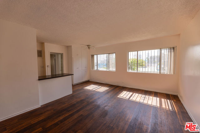 275 Lucas Avenue, Los Angeles CA: https://media.crmls.org/mediaz/31858d7c-9d98-4db9-a59b-63272eb28990.jpg