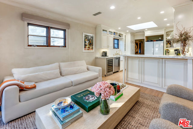 338 Westbourne Drive, West Hollywood CA: https://media.crmls.org/mediaz/318672b8-cd86-4c1b-8eea-2e7ab517915f.jpg