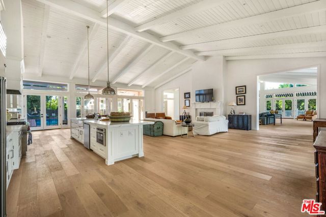 9669 Oak Pass Road, Beverly Hills CA: https://media.crmls.org/mediaz/318730fa-2ff2-46eb-83ce-ab9c60e22102.jpg