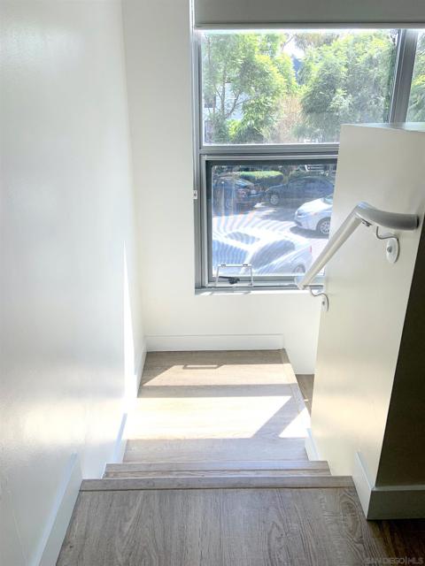 889 Date St, San Diego CA: https://media.crmls.org/mediaz/3187ac8a-1a74-4eda-9d5f-9464c2e53ce5.jpg