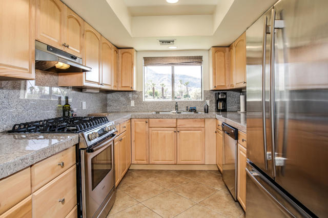 45780 Ocotillo Drive, Palm Desert CA: https://media.crmls.org/mediaz/3187dbc5-b130-4b84-afec-a88db19e7da0.jpg