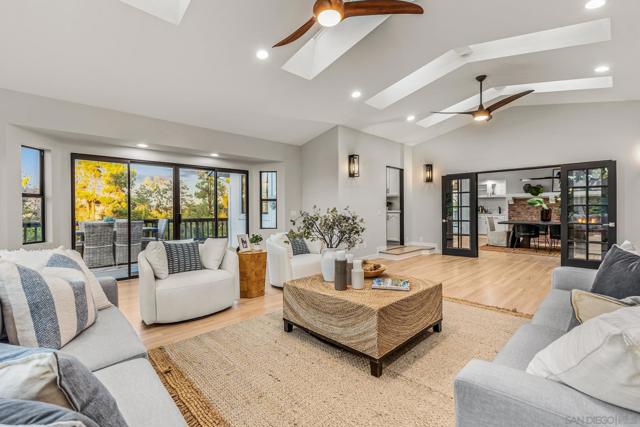 1677 S Hill Ave, Fallbrook CA: https://media.crmls.org/mediaz/318804eb-bf88-4010-a886-51ea51d1197d.jpg