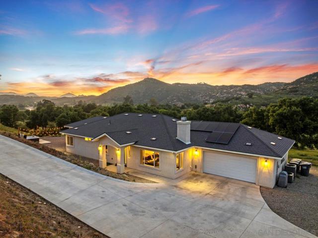 22916 Tombill Rd, Ramona CA: https://media.crmls.org/mediaz/3188757c-bb3e-4f93-98f4-822016192a17.jpg