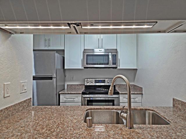 980 Kiely Boulevard, Santa Clara CA: https://media.crmls.org/mediaz/31887e8e-703f-4e99-ad46-687d9a429d1c.jpg