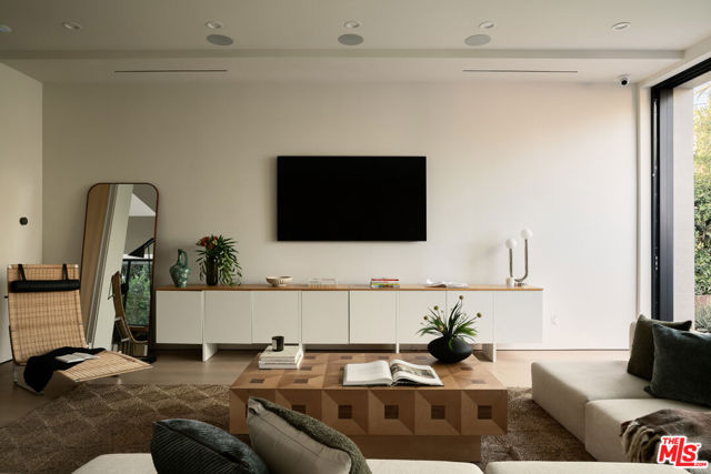 6671 Colgate Avenue, Los Angeles CA: https://media.crmls.org/mediaz/31889255-6a15-4a13-a553-e7baaa62156f.jpg