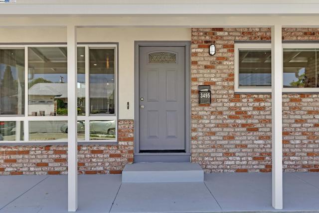 3495 Carrillo Dr, San Leandro CA: https://media.crmls.org/mediaz/3188cabe-ed81-496a-93a2-843fe756c4d1.jpg