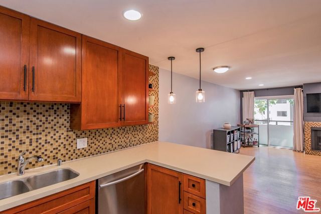 4702 Fulton Avenue, 107 photo 5