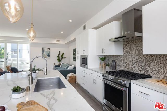 5422 Camellia Avenue photo 8
