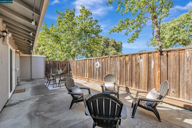 812 Royal Ann Ln, Concord CA: https://media.crmls.org/mediaz/318a69e3-b081-4f8b-98a6-b31e8f377314.jpg