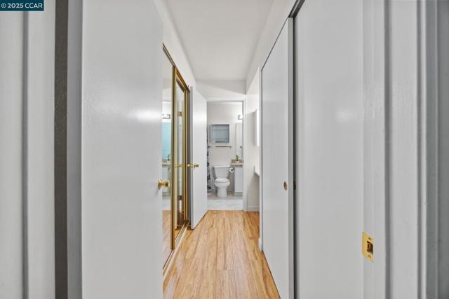 535 Pierce St, Albany CA: https://media.crmls.org/mediaz/318a7238-3217-48f2-a694-16b1cef187ba.jpg