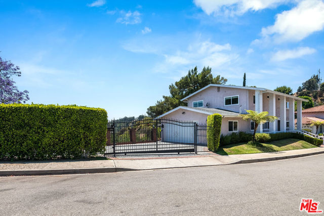 8407 Skyline Drive, Los Angeles CA: https://media.crmls.org/mediaz/318b0431-e422-4e1b-aa43-492a4c9ec3d7.jpg